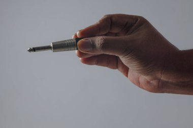 Elektronik dolgu ipucunun detaylarını gösteren sürükleyici ses kiriş konnektörü