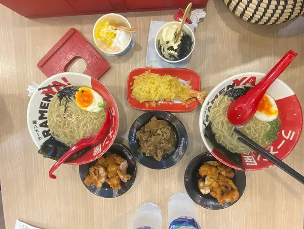 Lezzetli Asya yemeklerinin yakın görüntüsü