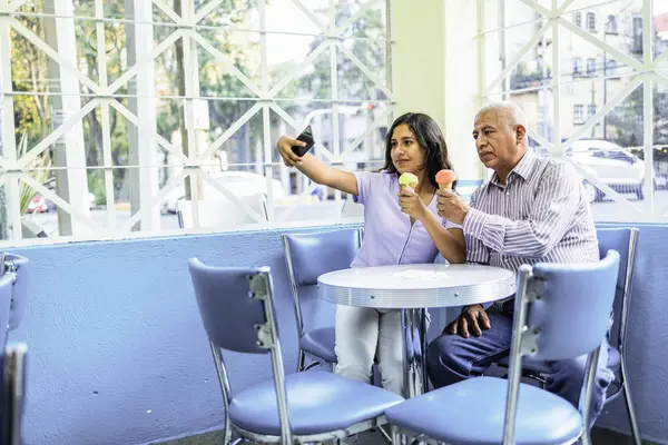 Teen Girl Her Grandfather Taking Selfie While Enjoying Ice Cream — Stock Photo, Image