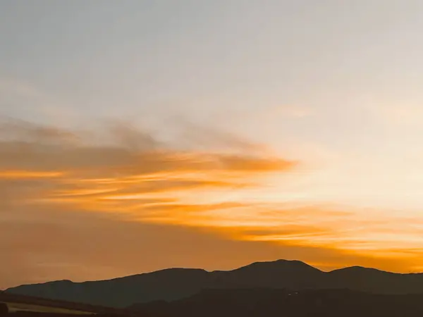 Belo Pôr Sol Com Céu Laranja Enorme Nuvem Vista Bairro — Fotografia de Stock