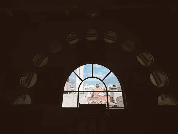 Medellin, Antioquia, Kolombiya. 8 Mart 2024: Palacio Nacional Alışveriş Merkezi ve onun güzel mimarisi.