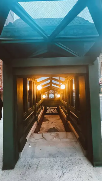 Osaka, Japon. 28 Mart 2024: Universal Stüdyoları birçok renk ve karaktere sahip tema parkı.