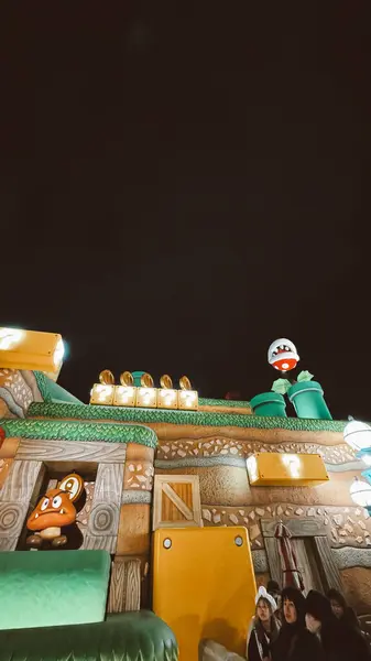 Osaka, Japon. 28 Mart 2024: Universal Stüdyoları birçok renk ve karaktere sahip tema parkı.