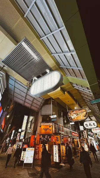 Tokyo, Japon. 30 Mart 2024: Kentsel ve gece manzarası.