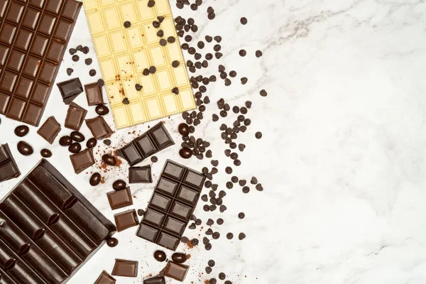 Draufsicht Auf Schokoriegel Verschiedener Schokoladensorten Zartbitter Milch Und Weiß Auf — Stockfoto