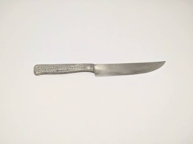 Mutfak bıçağı: yemek pişirme sürecini kolaylaştırmak için mutfakta hazırlanan bir bıçaktır, örneğin sebze soymak ve kesmek gibi.