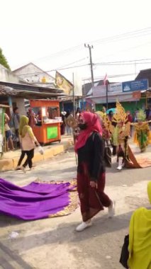 Tuban - Doğu Java - Endonezya, 22 Ağustos 2024, ilkokul öğrencilerinin karnavalı.