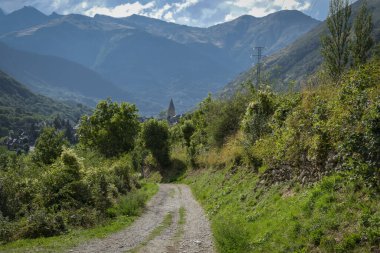 Arties, Aran Valley, İspanya, ormanlar, nehirler, şelaleler, dağlar