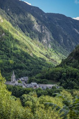 Arties, Aran Valley, İspanya, ormanlar, nehirler, şelaleler, dağlar