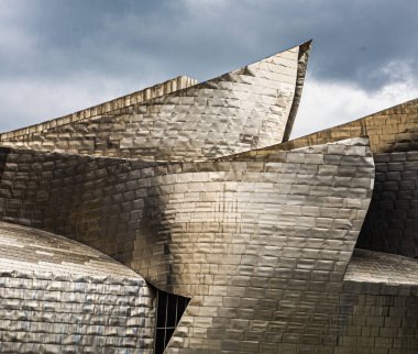 Guggenheim Müzesi Bilbao, Frank Gehry tarafından tasarlanan çağdaş sanat müzesi, Bilbao, İspanya.