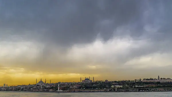 Istanbul Turkey Coming Bosphorus High Quality Photo — Stock Photo, Image