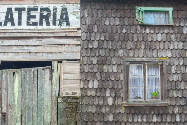 Şili 'deki Puerto Varas' ın teneke dükkanı. Yüksek kalite fotoğraf