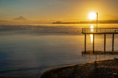 Puerto Varas, Şili 'de güzel bir gün batımı. Yüksek kalite fotoğraf