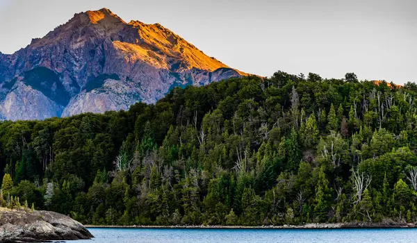 Plavba Nahuel Huapi Při Západu Slunce Patagonia Argentina Kvalitní Fotografie — Stock fotografie