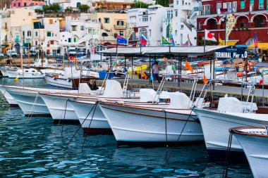 Muhteşem Capri Adası, Alamfi Sahili, Napoli Körfezi, İtalya. Yüksek kalite fotoğraf