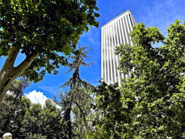 Picasso Kulesi, Madrid 'in Azca bölgesinde bir gökdelen. Yüksek kalite fotoğraf