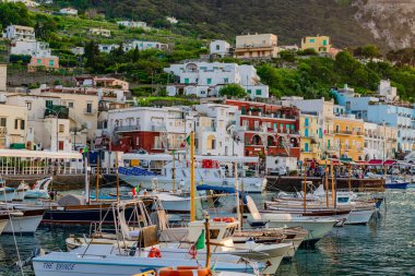 Muhteşem Capri Adası, Alamfi Sahili, Napoli Körfezi, İtalya. Yüksek kalite fotoğraf