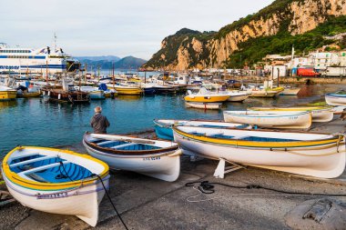 Muhteşem Capri Adası, Alamfi Sahili, Napoli Körfezi, İtalya. Yüksek kalite fotoğraf