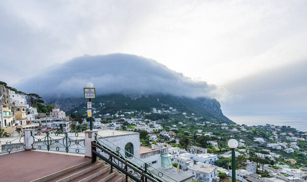 замечательный остров Капри, побережье Амальфи, залив Неаполя, Италия. Высокое качество фото