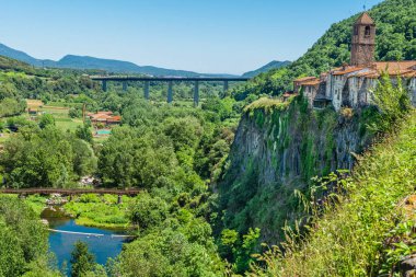 Castellfollit de la Roca, comarca de La Garrocha, Gerona, Katalonya, İspanya. Yüksek kalite fotoğraf