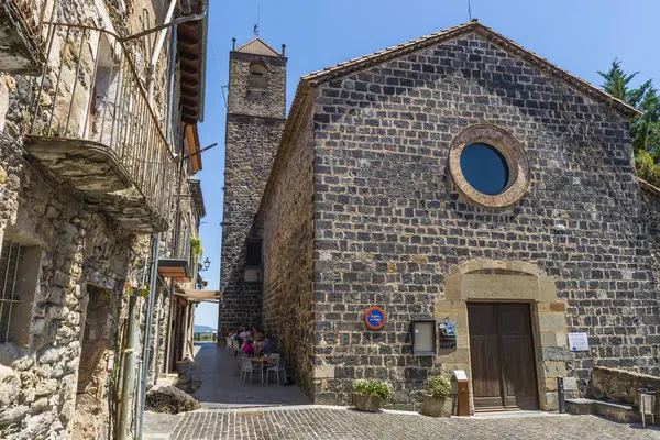 Castellfollit de la Roca, comarca de La Garrocha, Gerona, Katalonya, İspanya. Yüksek kalite fotoğraf