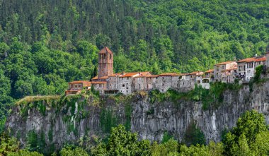 Castellfollit de la Roca, comarca de La Garrocha, Gerona, Katalonya, İspanya. Yüksek kalite fotoğraf