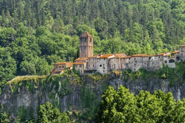 Castellfollit de la Roca, comarca de La Garrocha, Gerona, Katalonya, İspanya. Yüksek kalite fotoğraf