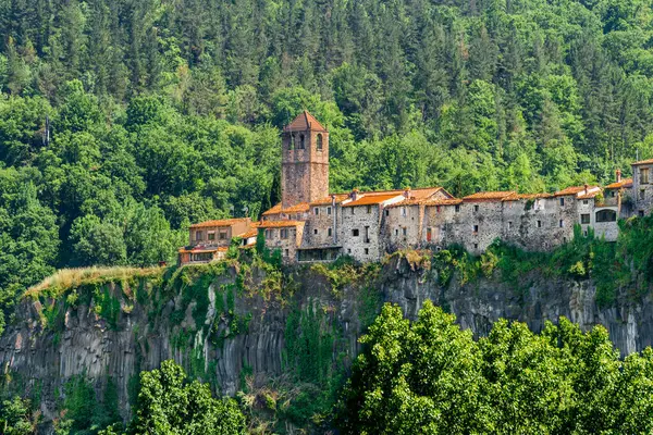 Castellfollit de la Roca, comarca de La Garrocha, Gerona, Katalonya, İspanya. Yüksek kalite fotoğraf