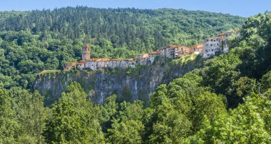 Castellfollit de la Roca, comarca de La Garrocha, Gerona, Katalonya, İspanya. Yüksek kalite fotoğraf