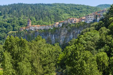 Castellfollit de la Roca, comarca de La Garrocha, Gerona, Katalonya, İspanya. Yüksek kalite fotoğraf