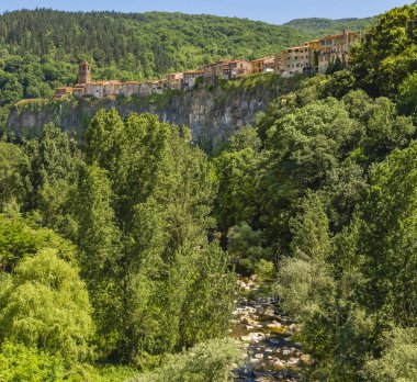 Castellfollit de la Roca, comarca de La Garrocha, Gerona, Katalonya, İspanya. Yüksek kalite fotoğraf