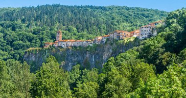 Castellfollit de la Roca, comarca de La Garrocha, Gerona, Katalonya, İspanya. Yüksek kalite fotoğraf