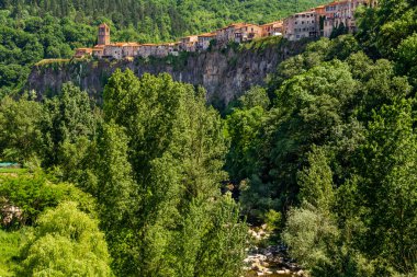 Castellfollit de la Roca, comarca de La Garrocha, Gerona, Katalonya, İspanya. Yüksek kalite fotoğraf