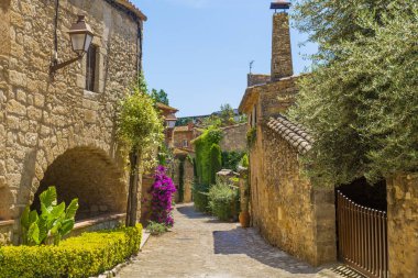 Peratallada, İspanya 'nın kuzeyindeki Katalonya eyaletinde yer alan bir şehirdir. Yüksek kalite fotoğraf
