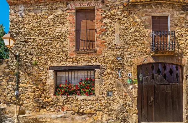 Peratallada, İspanya 'nın kuzeyindeki Katalonya eyaletinde yer alan bir şehirdir. Yüksek kalite fotoğraf