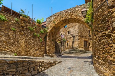 Peratallada, İspanya 'nın kuzeyindeki Katalonya eyaletinde yer alan bir şehirdir. Yüksek kalite fotoğraf