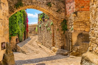 Peratallada, İspanya 'nın kuzeyindeki Katalonya eyaletinde yer alan bir şehirdir. Yüksek kalite fotoğraf