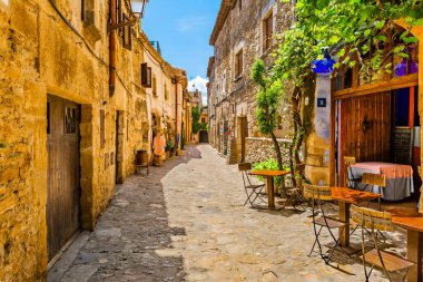 Peratallada, İspanya 'nın kuzeyindeki Katalonya eyaletinde yer alan bir şehirdir. Yüksek kalite fotoğraf