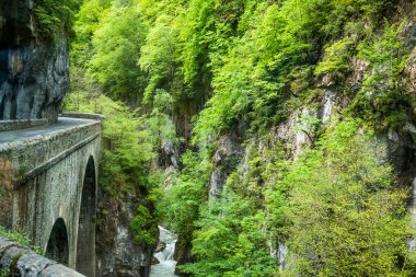 Kasım başında Pireneler 'i Portalet Geçidi' nden geçmek. Yüksek kalite fotoğraf