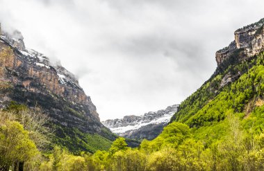 Ordesa ve Monte Perdido Ulusal Parkı - Aragonese Pireneleri. Yüksek kalite fotoğraf