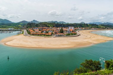 Güzel şehir Ribadesella, Asturias, İspanya. Cantabrian Denizi. Yüksek kalite fotoğraf