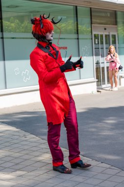 Prag, Çek Cumhuriyeti - 28 Temmuz 2024: Prag 'da Advik Festivali' nden sonra, Japon pop kültürünü canlı anime ve manga karakterleriyle kutladık. Etkinlikte yaratıcılık ve tutku sergileniyor