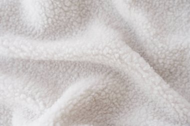 Sürdürülebilir şerpa yünlü beyaz tekstil. Kabarık bukleler ve yumuşak lifler sıcak ve rahatlatıcı bir his yaratıyor. Geri dönüştürülmüş polyesterden yapılmış, çevre bilinci için mükemmel.