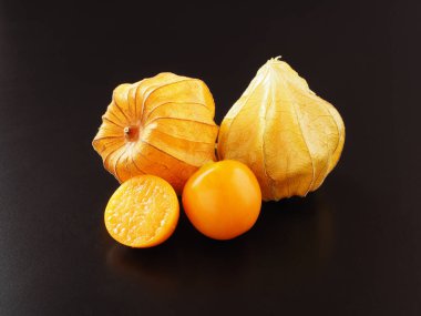 Japon bitki örtüsü siyah arkaplanda