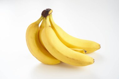  Beyaz arkaplanda muz meyvesi 