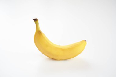  Beyaz arkaplanda muz meyvesi 