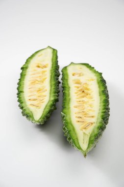  beyaz zemin üzerine Bitter kabak 