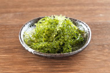 Deniz üzümleri, bir demet üzümü andıran, adını meyvelerin şeklinden alan, Caulerpa lentillifera adı verilen bir deniz yosunudur..