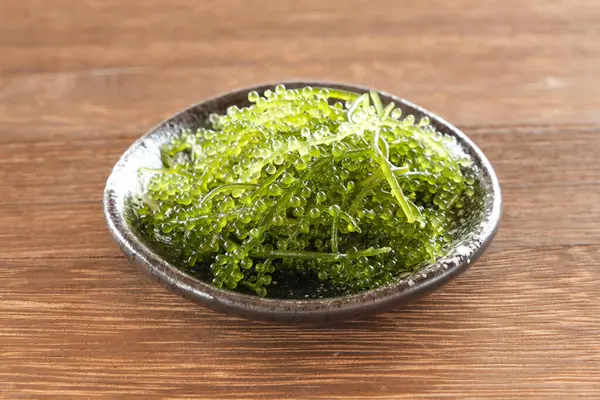 Deniz üzümleri, bir demet üzümü andıran, adını meyvelerin şeklinden alan, Caulerpa lentillifera adı verilen bir deniz yosunudur..