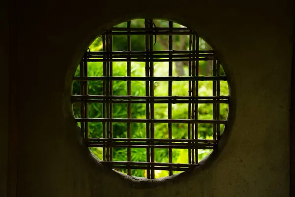 Yuvarlak pencerenin görüntüsü